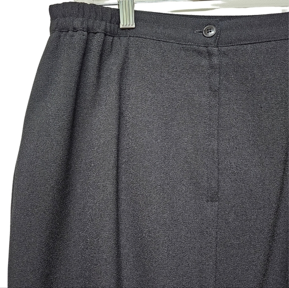 Sag Harbor Crepe Midi Skirt in Black, Vintage 90's - Picture 4 of 7